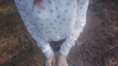 Школьницу трахают в лесу