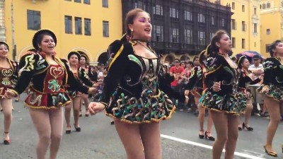 culitos sexys de sayas bolivianas