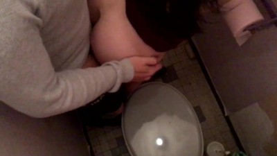 [caméra Cachée] Une Prof Trop Bonne Se Fait Baiser Dans Les WC Du Lycée