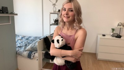 Virgin stepsister learns a blowjob