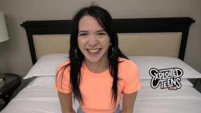 Watch this brunette college amateur deep throat a fat cock