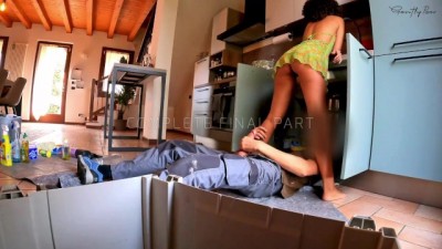 Plumber's Steamy Encounter: Special Service for OnlyFans Vixen
