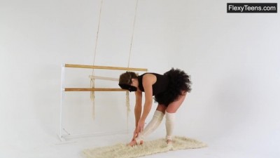 Flexible Russian Babe with Big Tits Takes Control