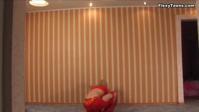 Amazing Flexibility: Hot Russian Teen Bends and Stretches (+18)
