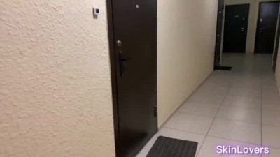 Ленивая Девка Получает Жёсткий Анальный Разряд и Сочный Финиш