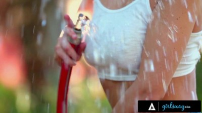 Lustful Lesbian Squirting: Gardener's Hardcore Finger Fix