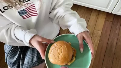 Californiababe Craves Extra Juicy Burger Action