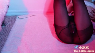 Watch Her Get Wet: Naughty Mirror Reflection Squirting Action