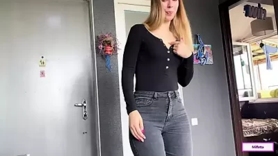 Gushing Surprise: Naughty Aunt's Wet Fantasy